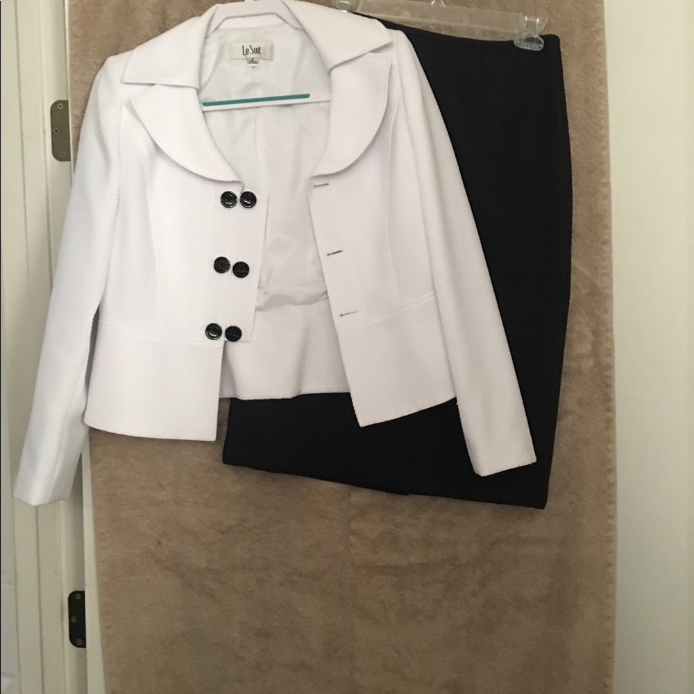 Lè Suit 2 piece (Never Worn)